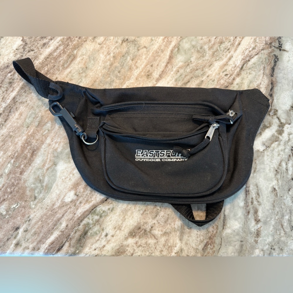 MAKE AN OFFER! 
Y2K Black Eastsport Waist Bag